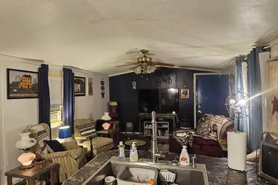 Image de 2-bedroom mobile home in peaceful Ironton with Ac