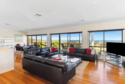 Image de Serenity on Stacey - Spacious Family Getaway with Coastal Views in Carrickalinga