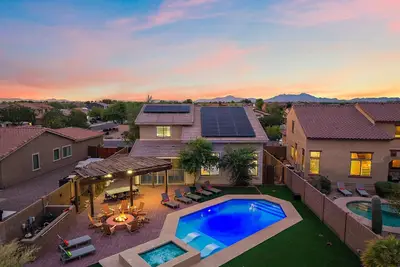 Image de Dream & Drift | Luxe Pool + Spa + Pool Table + Firepit Paradise