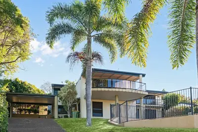 Image de Costal 4br Ormiston Home w/ Pool & Wide Sea Views