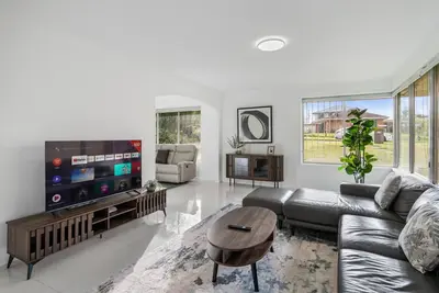 Image de Spacious 4br Family Home Prime Sunnybank Location