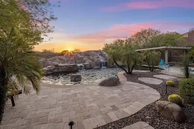 Image de New! Desert Oasis - Rare Resort-Style Escape in Anthem Country Club – Heated Pool, Spa, Putting Green + More!
