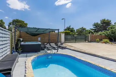 Image de Bel appartement dans une maison de vacances avec Wifi, piscine, climatisation, Tv et terrasse