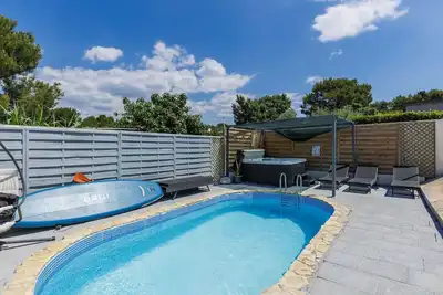 Image de Confortable appartement dans une maison de vacances avec Wifi, piscine, climatisation, Tv, terrasse