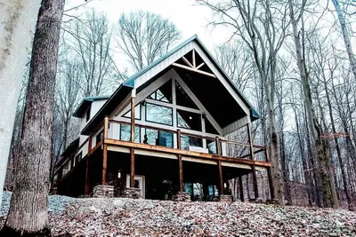Image de Luxurious Hocking Hills Family-Friendly Cabin, 6 Beds, Hot Tub & Game Room