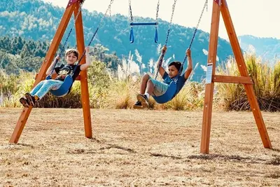 Image de Dells treetop lakeside lodging on famous Canyon Road. A top location!