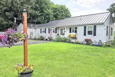 Image de Charming 2-bedroom bed & breakfast in peaceful Cayuga with WiFi, Ac