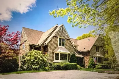 Image de Sensational & Sophisticated 5 Bedroom Home in East Hampton