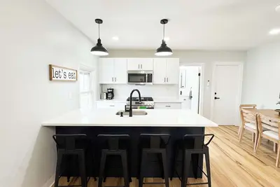 Image de Jennifer's Elegant & Cozy Broadway Retreat