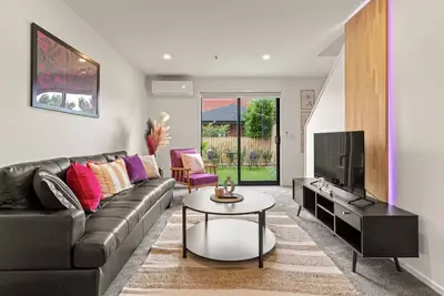 Image de Warm and Inviting 2 Bedroom Home