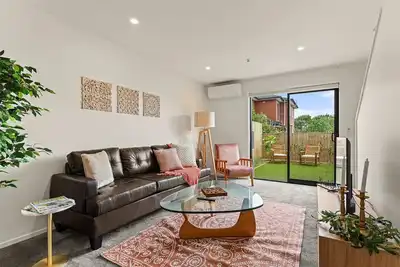 Image de Alluring and Well-decorated Home