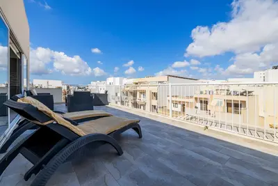 Image de Bright and Spacious Penthouse with Large Terrace