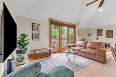 Image de 3 Min to Downtown, Game Room, King bed