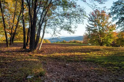 Image de Secluded newly renovated home with sweeping mountain views in Williamstown