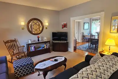 Image de Charming 2-bedroom apartment with WiFi, Ac near Boston