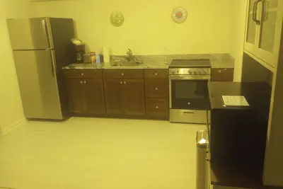 Image de New 2 bedroom apartment. Quiet and setting, just bring your suitcase and enjoy.
