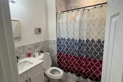 Image de Newly renovated 3-bedroom apt fully furnished house with free WiFi, prime video