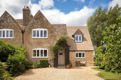 Image de Tranquil dog friendly cottage with outdoor bath - Apple Tree Cottage, Daglingworth