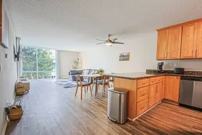 Image de Spacious 3bd 3bth Condo in Marina del Rey!