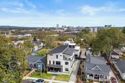 Image de The Ware House Gvl This iconic gem featured in TownMagazine, Fox Carolina & more