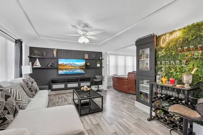 Image de 》Central Location/ kings beds/Free Parking/Wi-Fi