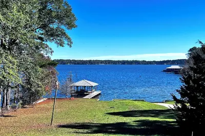 Image de Southern Roots Retreat-Spacious house with Lakefront Views in a Peaceful Setting