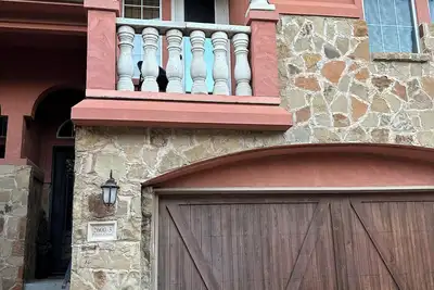 Image de Luxury Townhome: 3br, Pool Access, 2 Living Spaces & Outdoor Oasis 2 Balconies