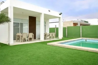 Image de White Villa · 3 bedrooms · 7 beds · 3. 5 baths