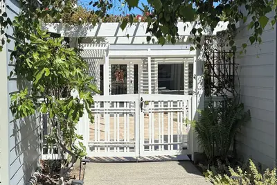 Image de Sunny and Stylish Mill Valley Home!