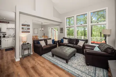 Image de Stunning Lake Harmony Townhouse w/ Winter Lake Views - Ski & Lake Adventures