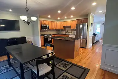 Image de Huge Single Family Retreat-Work-Vacation-Near Convention Center & South Station