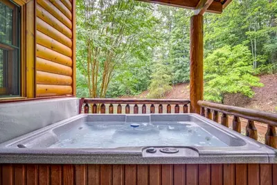 Image de Luxury Cabin | Hot Tub & Fire Pit | Near Lake!