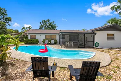 Image de Lounge & Play in Chic North Tampa Home