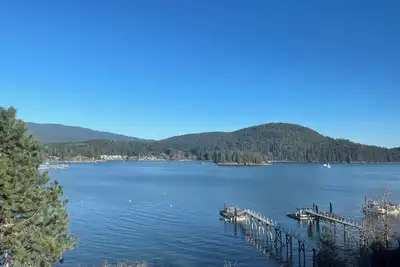 Image de Deep Cove Stunning Waterfront House