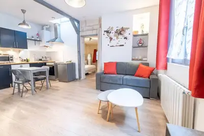 Image de Centre historique d’Amboise, appartement rénové avec parking privé