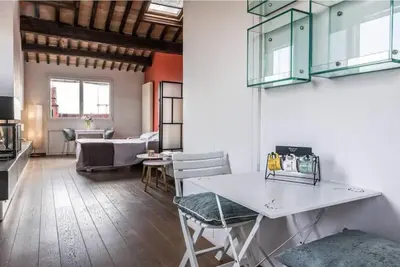 Image de enJoy Home - Attic Room in Lords' Square