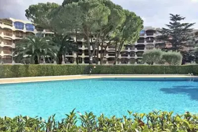 Image de F2 de 50m2, disponible pour 5 personnes, residence avec 3 piscines