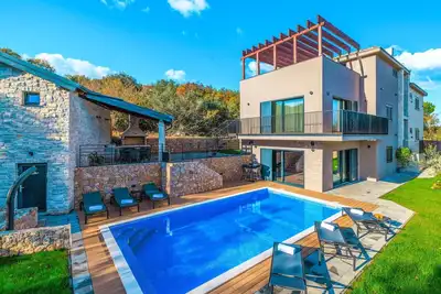 Image de Maison de vacances privée avec bain à remous, piscine privée, climatisation, Wifi, Tv, terrasse