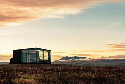 Image de Lodge Lilja glass-roof lodge with private spa & sauna near Seljalandsfoss.