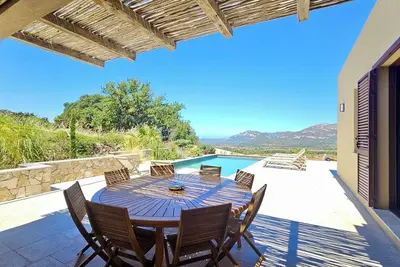 Image de Villa Moderne  En Corse – Vue mer & montagne, piscine, pool house