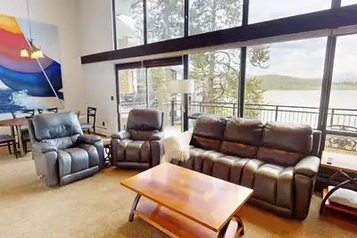 Image de Wow Views! Top Floor Unit. Walk to Concerts, Marina, Parks