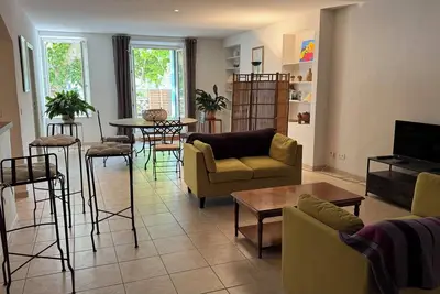 Image de Appartement avec grande terrasse\nVaison la Romaine, hypercentre. \nThéâtre à 5mn