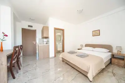 Image de Family and couple-friendly apartment in Petrovac with the sea view