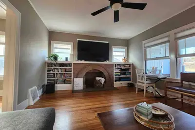 Cherry Street Bungalow- Walk to Everything!