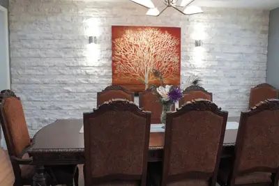 Image de Luxury 5br Near Atl – Sauna, Bar, Ev Charger port, Fenced Yard, Media Room