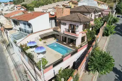 Image de Complete house in the center of Guararema with heated pool!