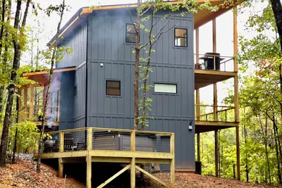 Image de Modern Luxury! Theater, Spa, Decks! 5 miles to Blue Ridge