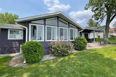 Image de Willow Cove Cottage - A Serene 5-Bedroom House on Pleasant Lake in Annandale, Mn