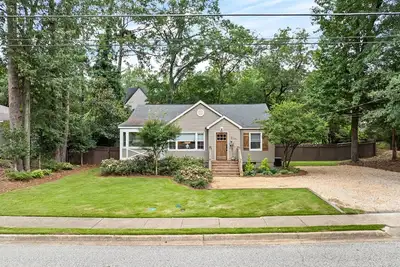 Image de Auburn Gem w/ Dreamy Backyard!
