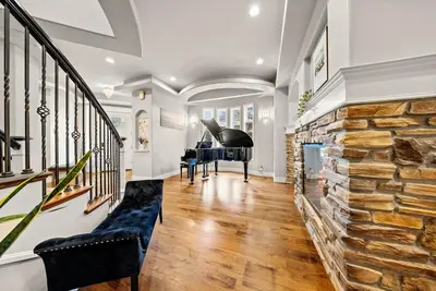 Image de Maison Monroe. Entertainment basement/ theater/ gym